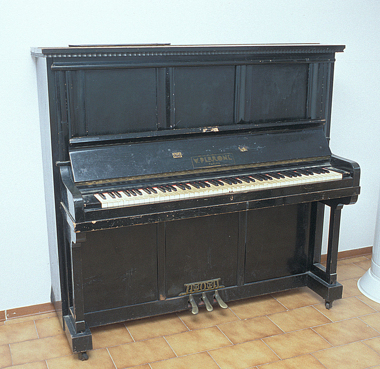 pianoforte - bottega torinese (metà sec. XX)