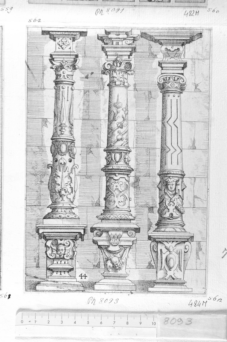 44. Disegno architettonico per tre colonne (stampa) di Meyer Daniel (sec. XVII)