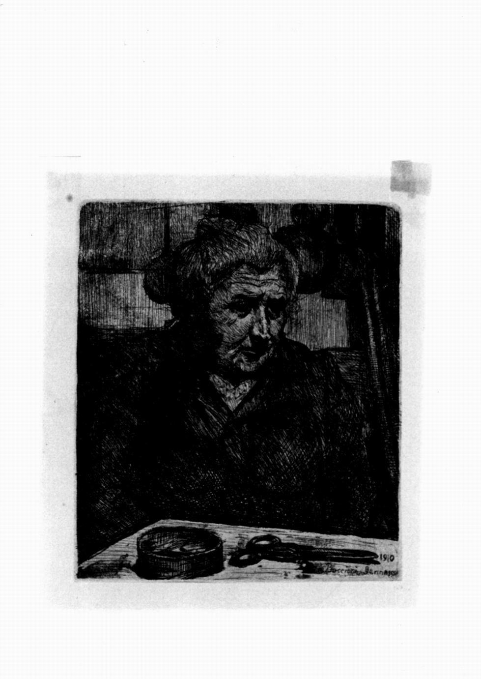 figura femminile ( la madre) seduta presso tavolo da cucito con oggetti (stampa) di Boccioni Umberto (sec. XX)
