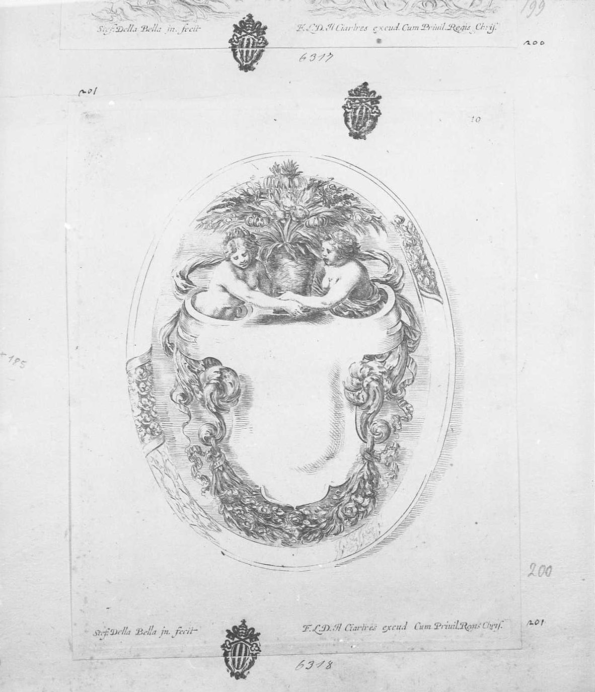 Raccolta di vari capricci et nuove invenzioni di cartelle e ornamenti: cartouche scudo araldico sormontato da due donne con vaso, libri (stampa tagliata) di Della Bella Stefano (sec. XVII)