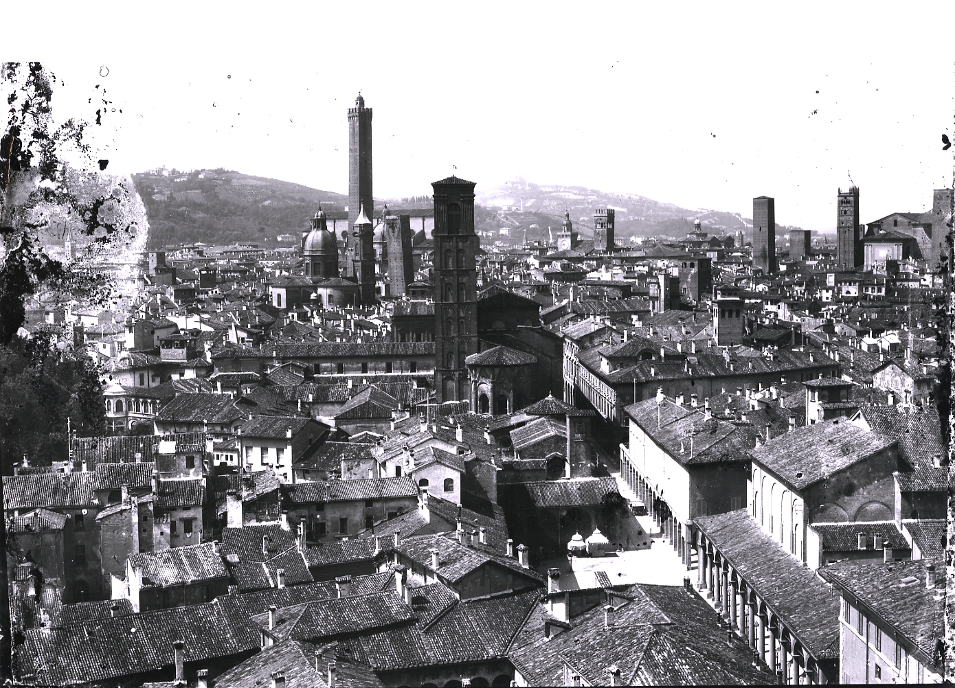Bologna - Vedute - Veduta dalla Torre della Specola del centro storico (negativo) di Premiata Fotografia L. Lanzoni e Figlio (XX)