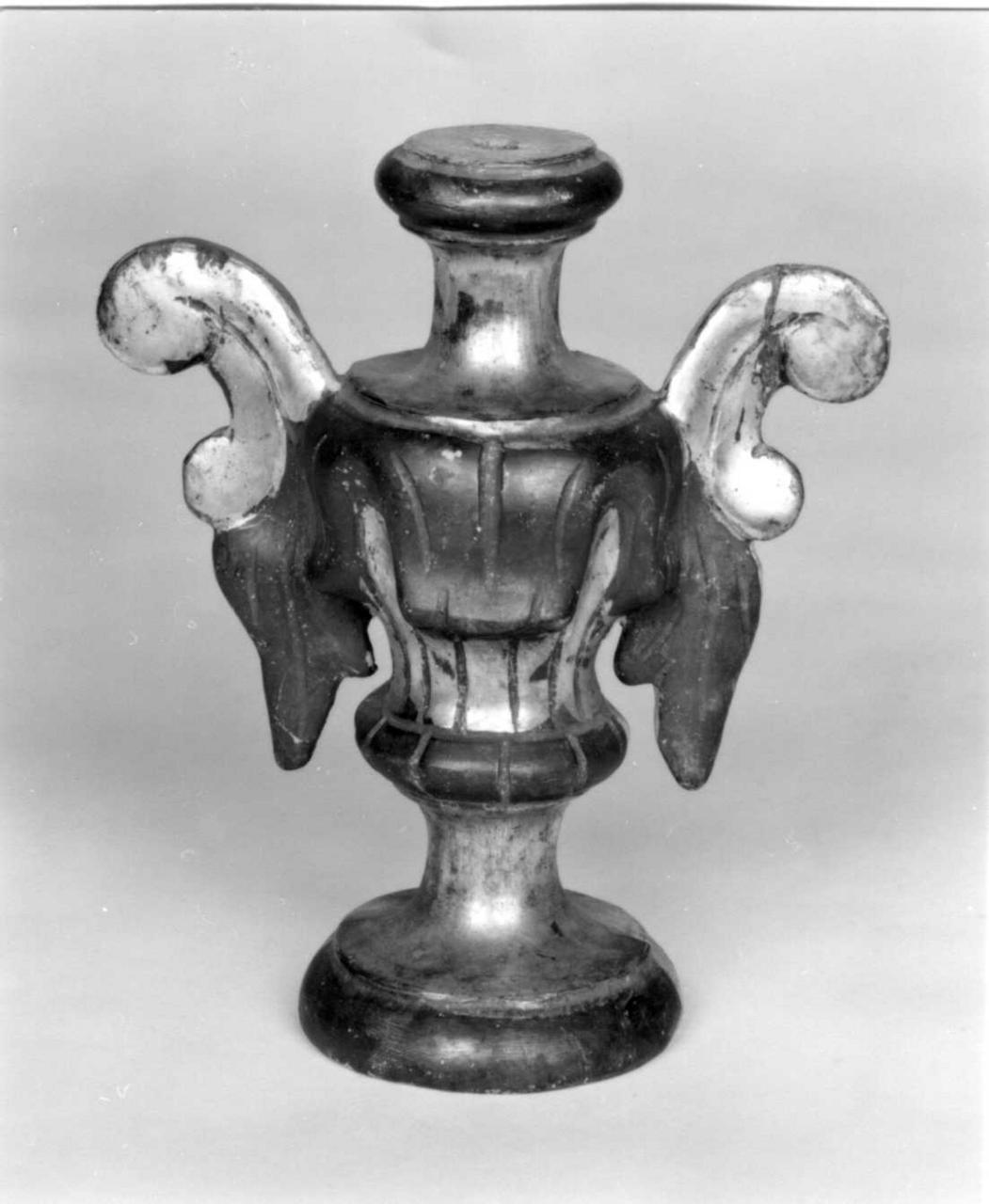 vaso d'altare con composizione floreale - bottega emiliana (fine/inizio secc. XVIII/ XIX)