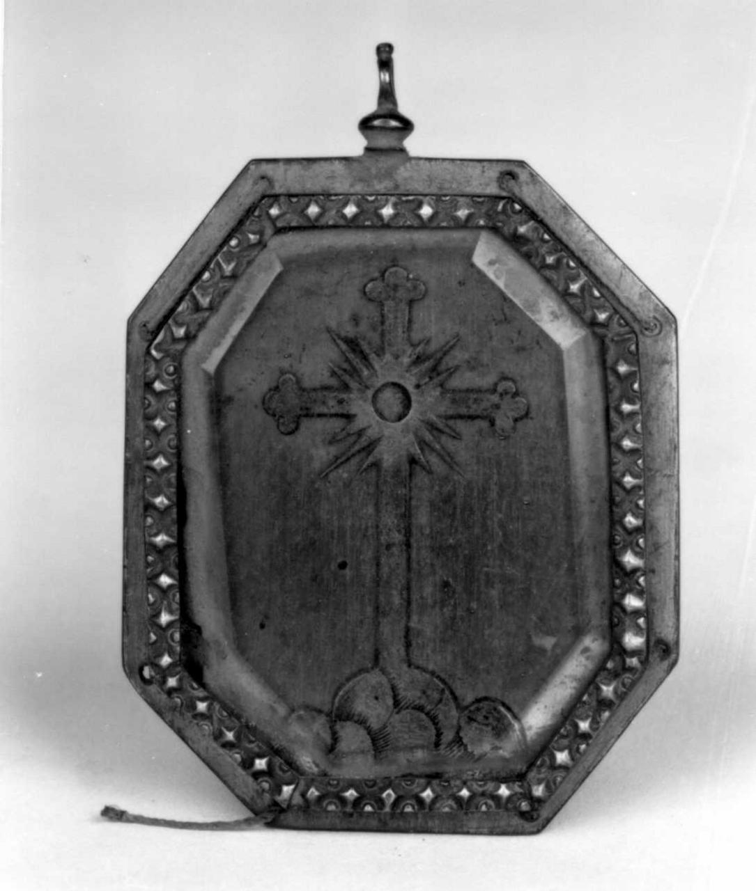 reliquiario a capsula - a medaglione - bottega emiliana (fine/inizio secc. XVII/ XVIII)