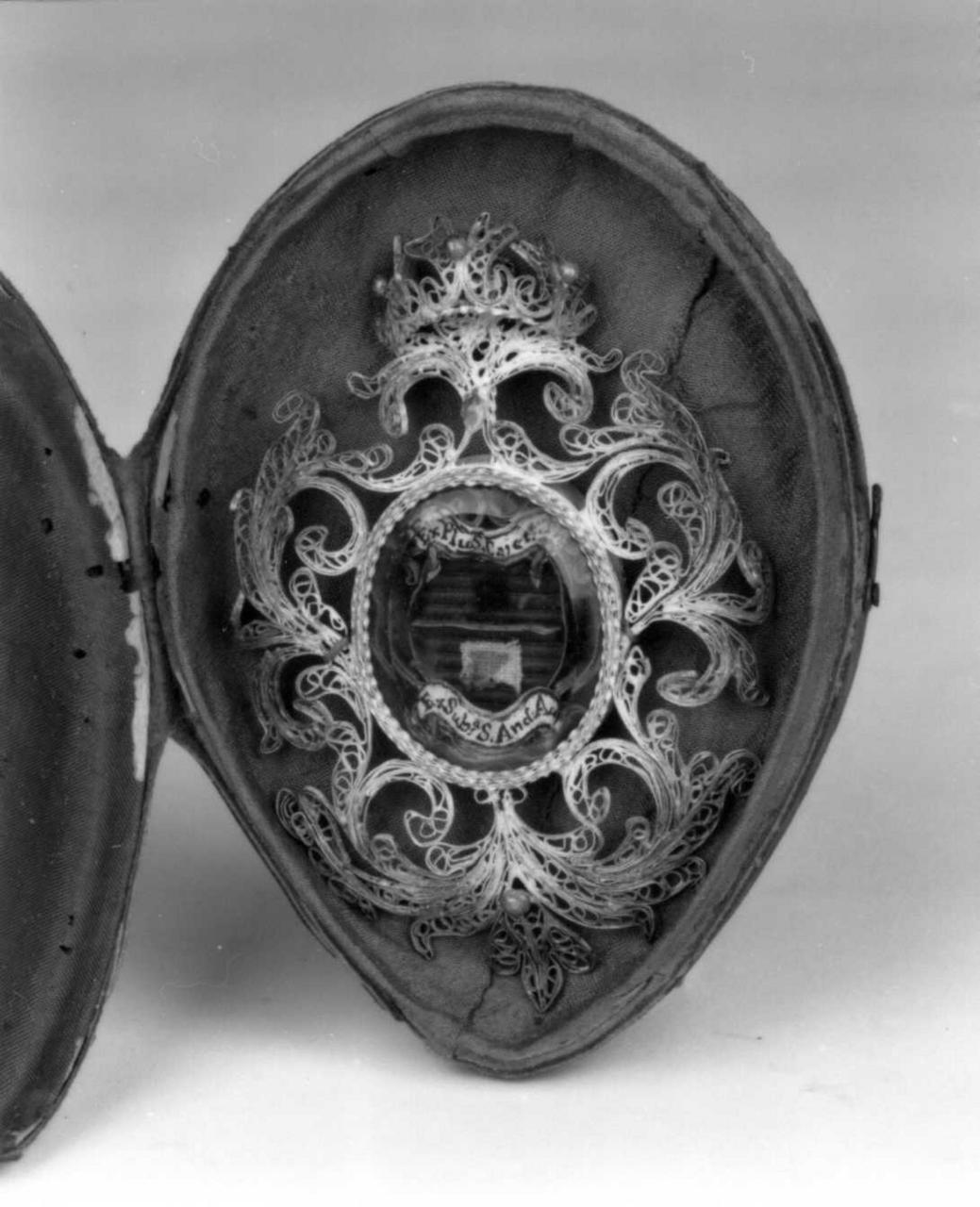 reliquiario a capsula - a pendente - bottega emiliana (seconda metà sec. XVII)