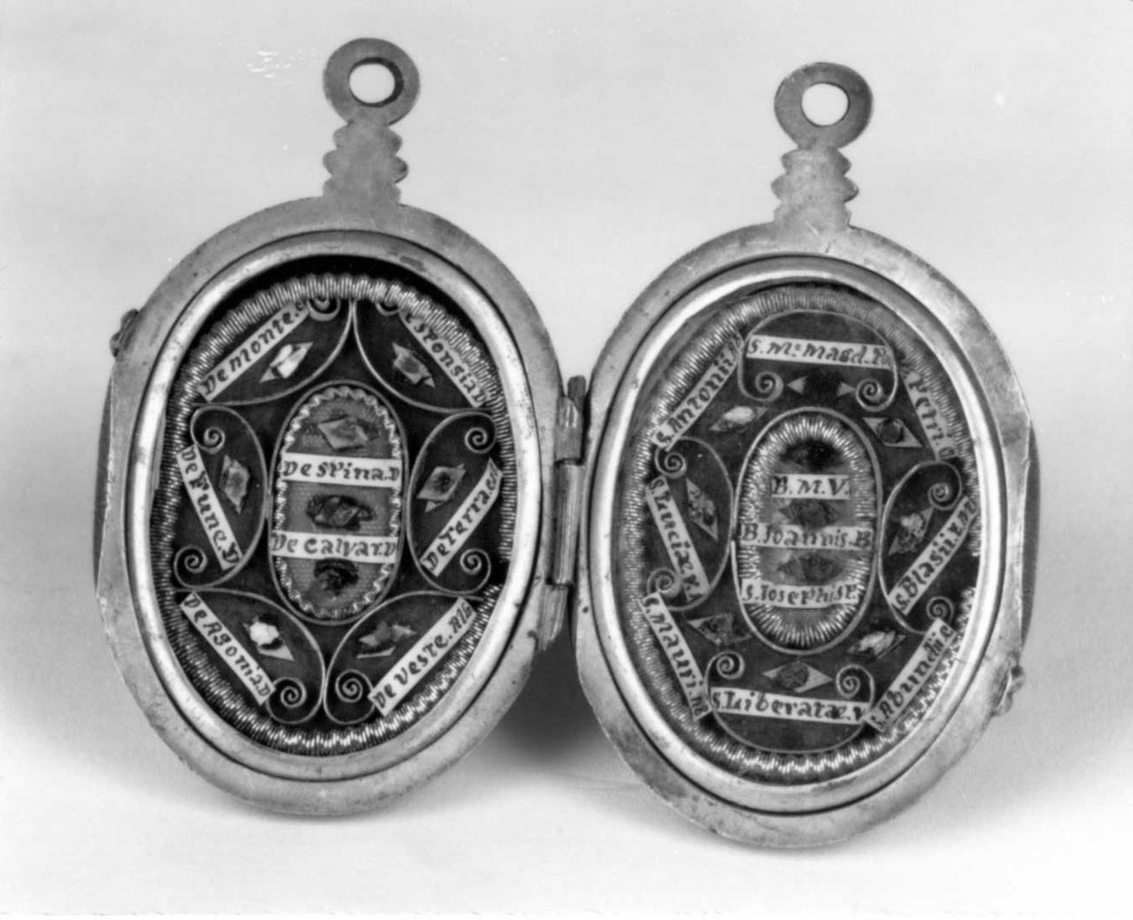 reliquiario a capsula - a medaglione - bottega emiliana (seconda metà sec. XVII)