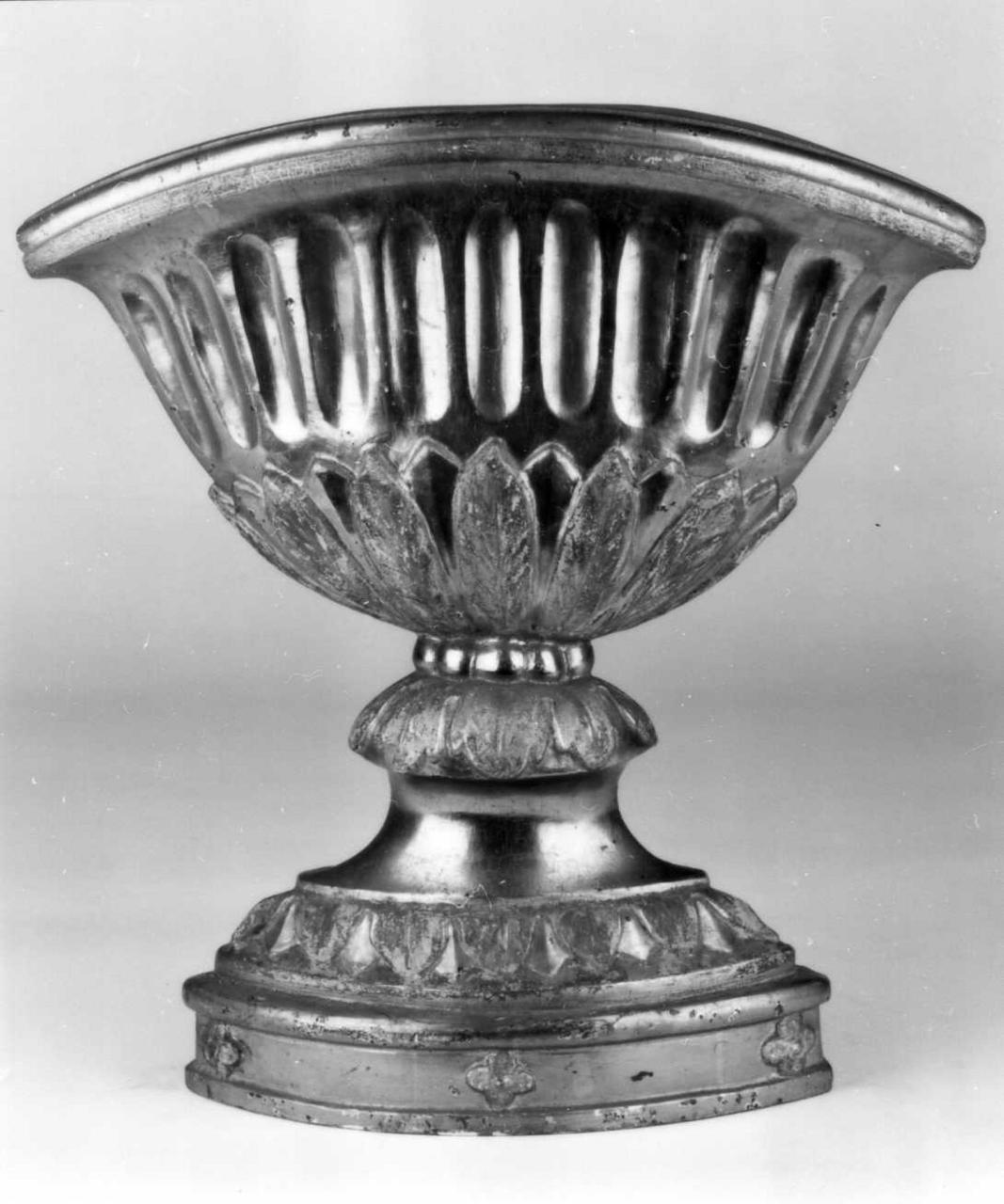 vaso d'altare con composizione floreale - bottega emiliana (fine/inizio secc. XVIII/ XIX)