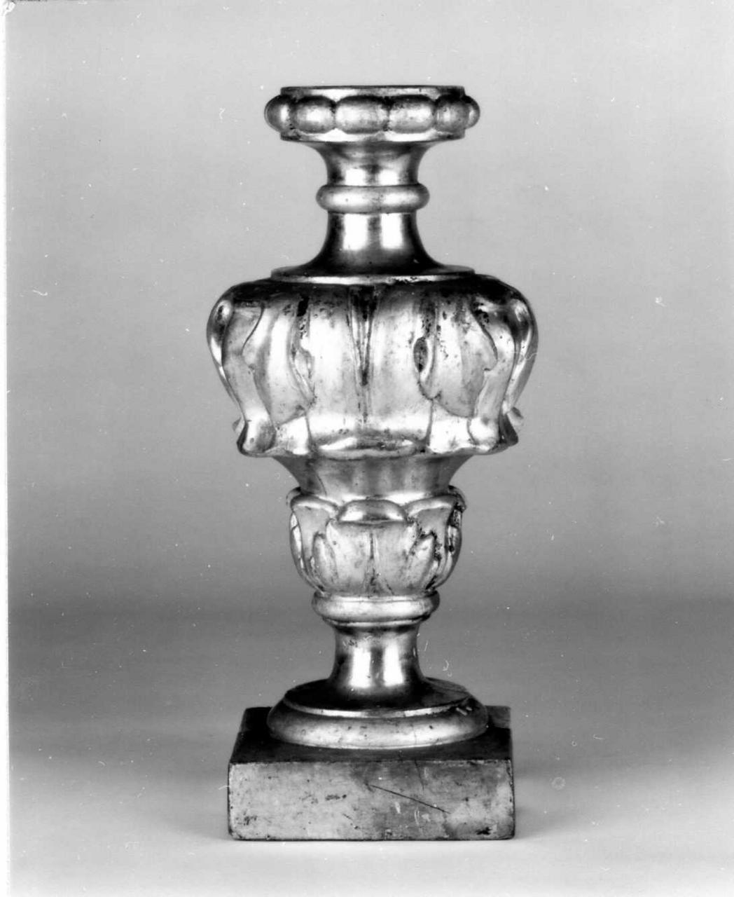 vaso d'altare con composizione floreale, serie - bottega emiliana (sec. XIX)