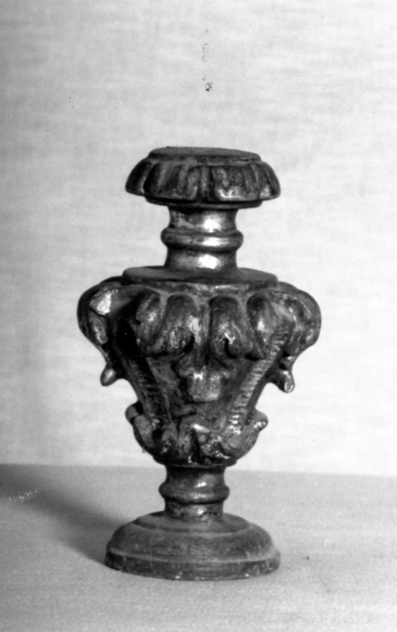 vaso d'altare con composizione floreale, serie - bottega emiliana (sec. XVIII)