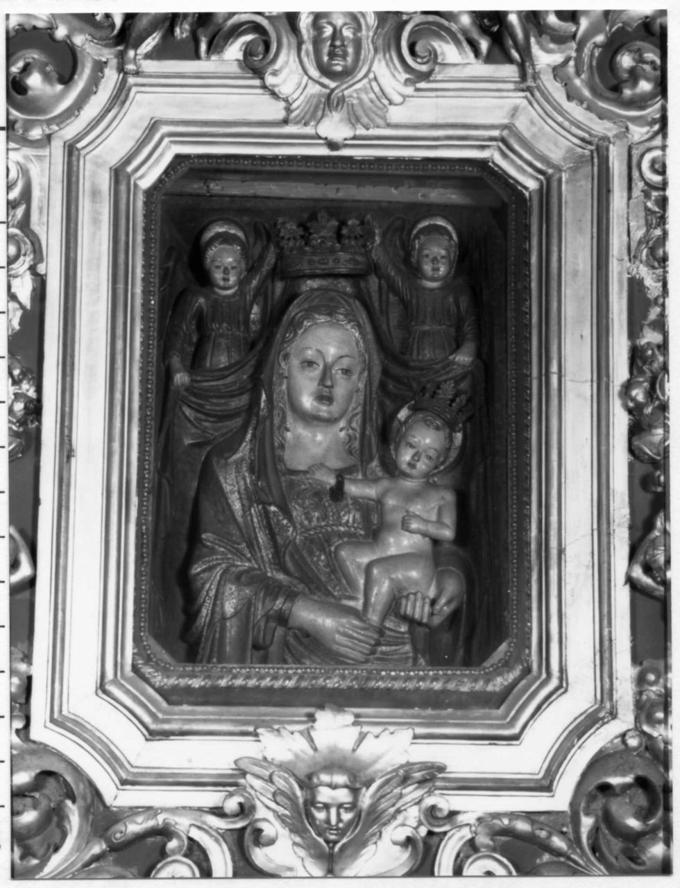 Beata Vergine delle Grazie, Madonna con Bambino e angeli reggicorona (rilievo) - bottega emiliana (seconda metà sec. XV)