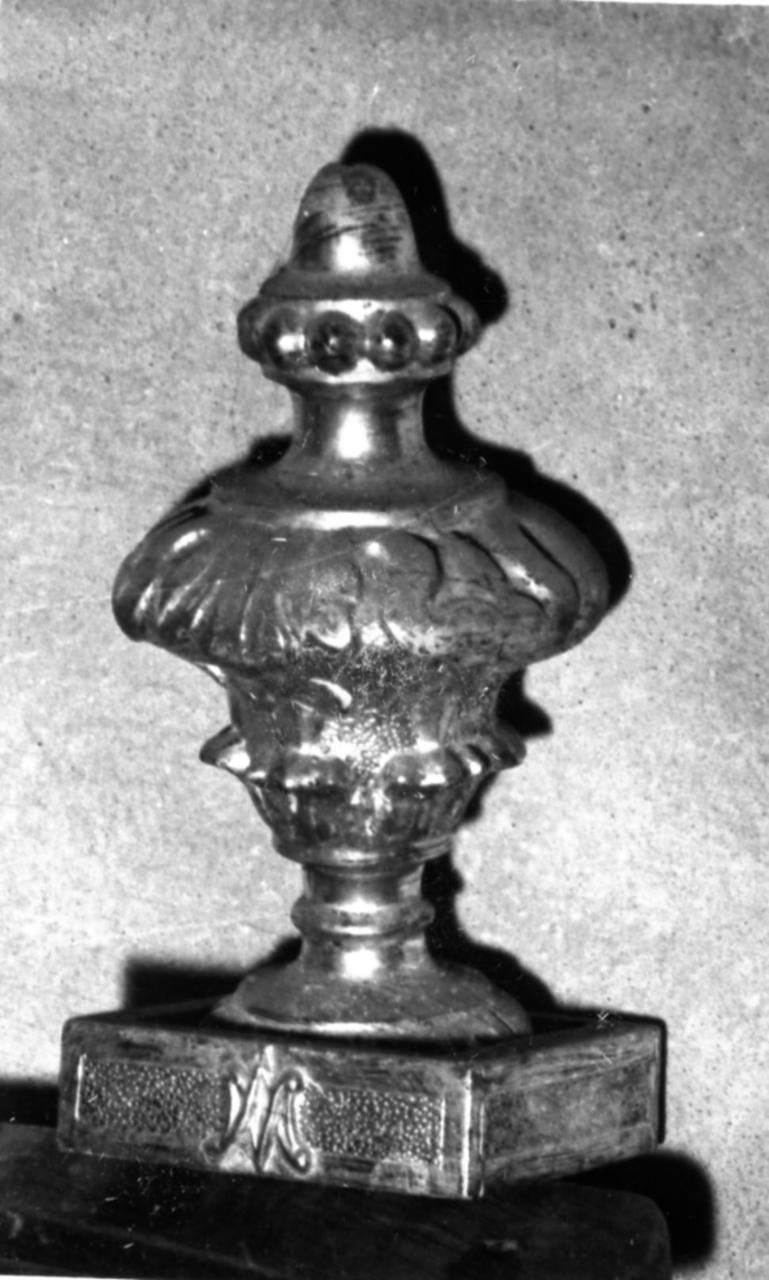 vaso d'altare con composizione floreale, serie - bottega modenese (metà sec. XIX)