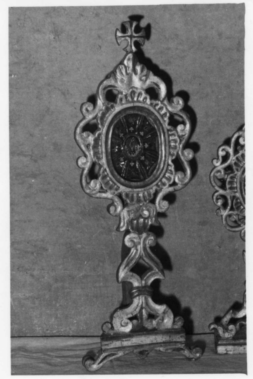 motivi decorativi a volute (reliquiario - a ostensorio, serie) - bottega modenese (seconda metà sec. XVIII)