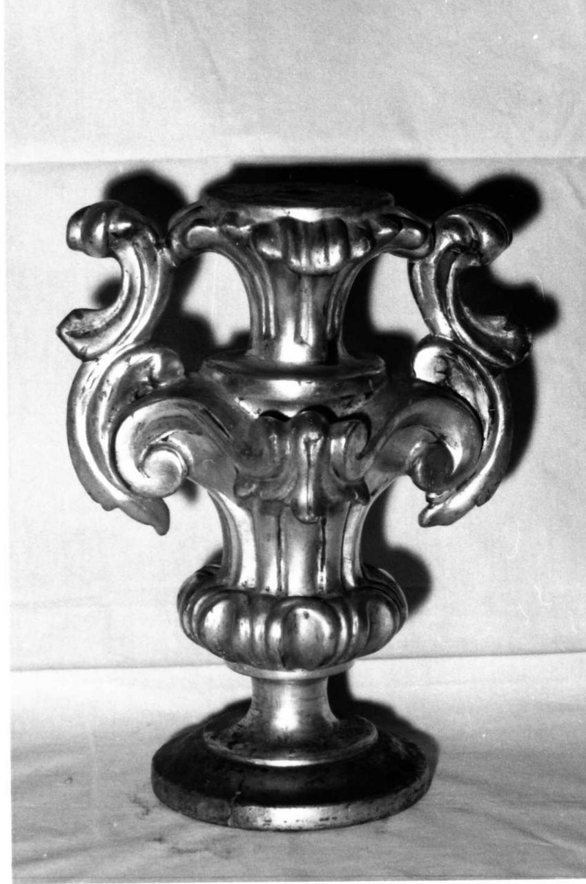 vaso d'altare con composizione floreale - bottega reggiana (fine/inizio secc. XVIII/ XIX)