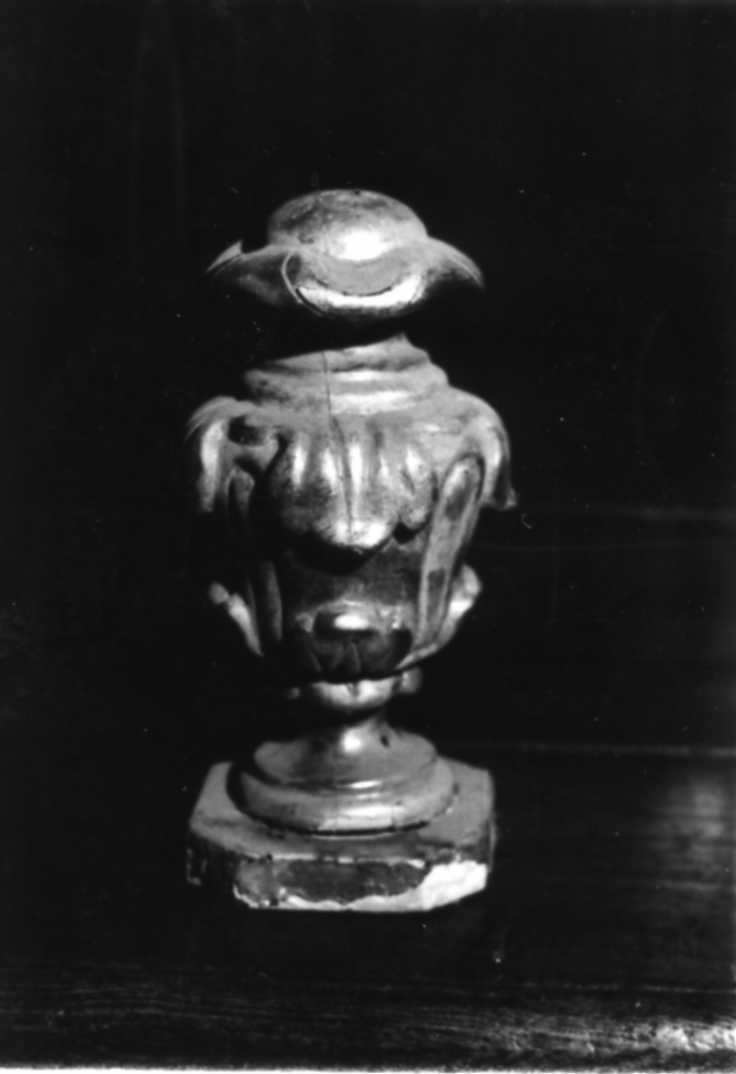 vaso d'altare con composizione floreale - bottega emiliana (sec. XVIII)