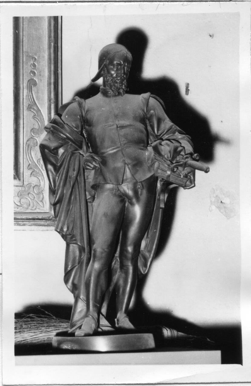 uomo con spada e libro (statuetta) - bottega italiana (sec. XIX)