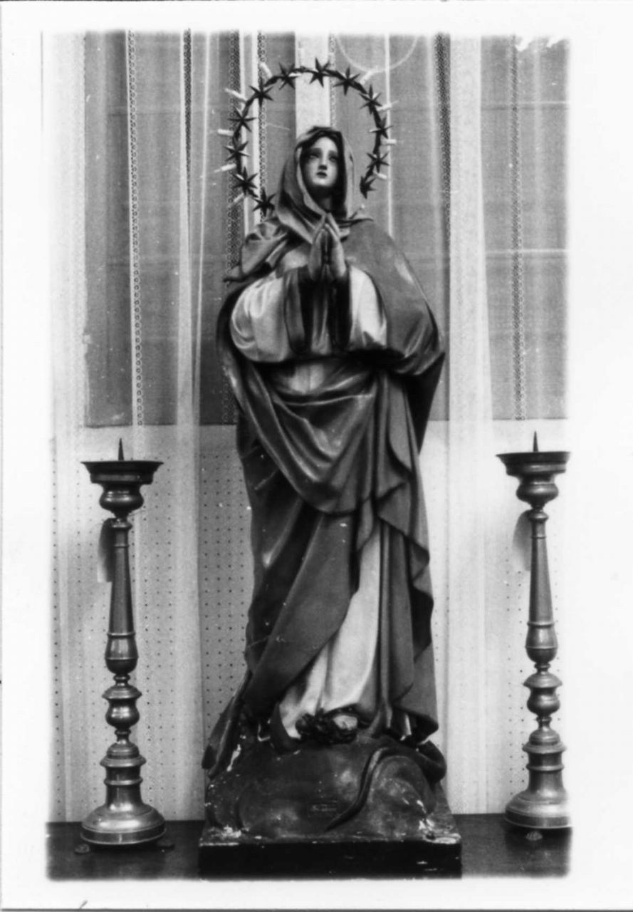 Madonna orante (statua) di Cuzzi Luigi (inizio sec. XX)