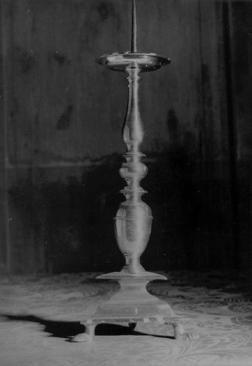 candeliere d'altare, serie - manifattura emiliana (prima metà sec. XVII)