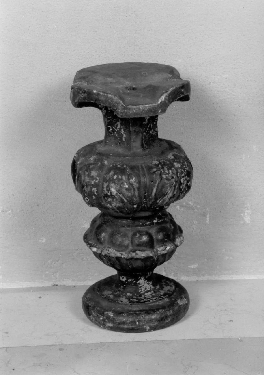 vaso d'altare con composizione floreale, serie - ambito reggiano (sec. XVIII)