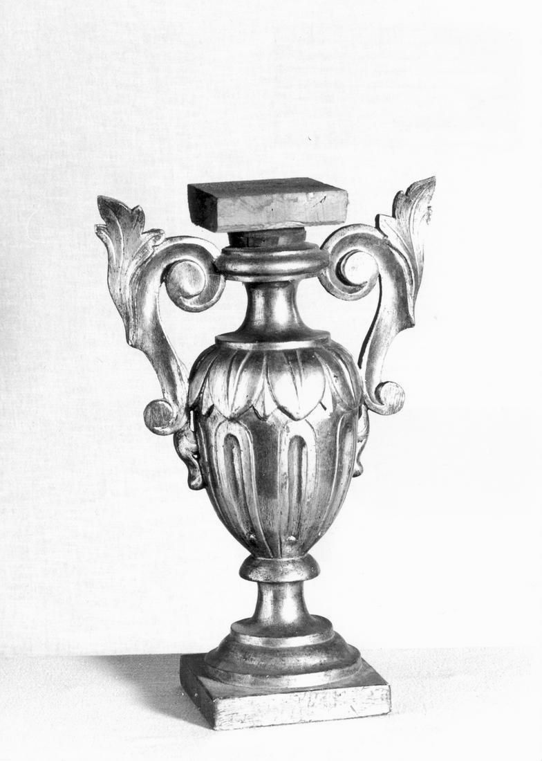vaso d'altare con composizione floreale, serie - manifattura emiliano-lombarda (seconda metà sec. XIX)