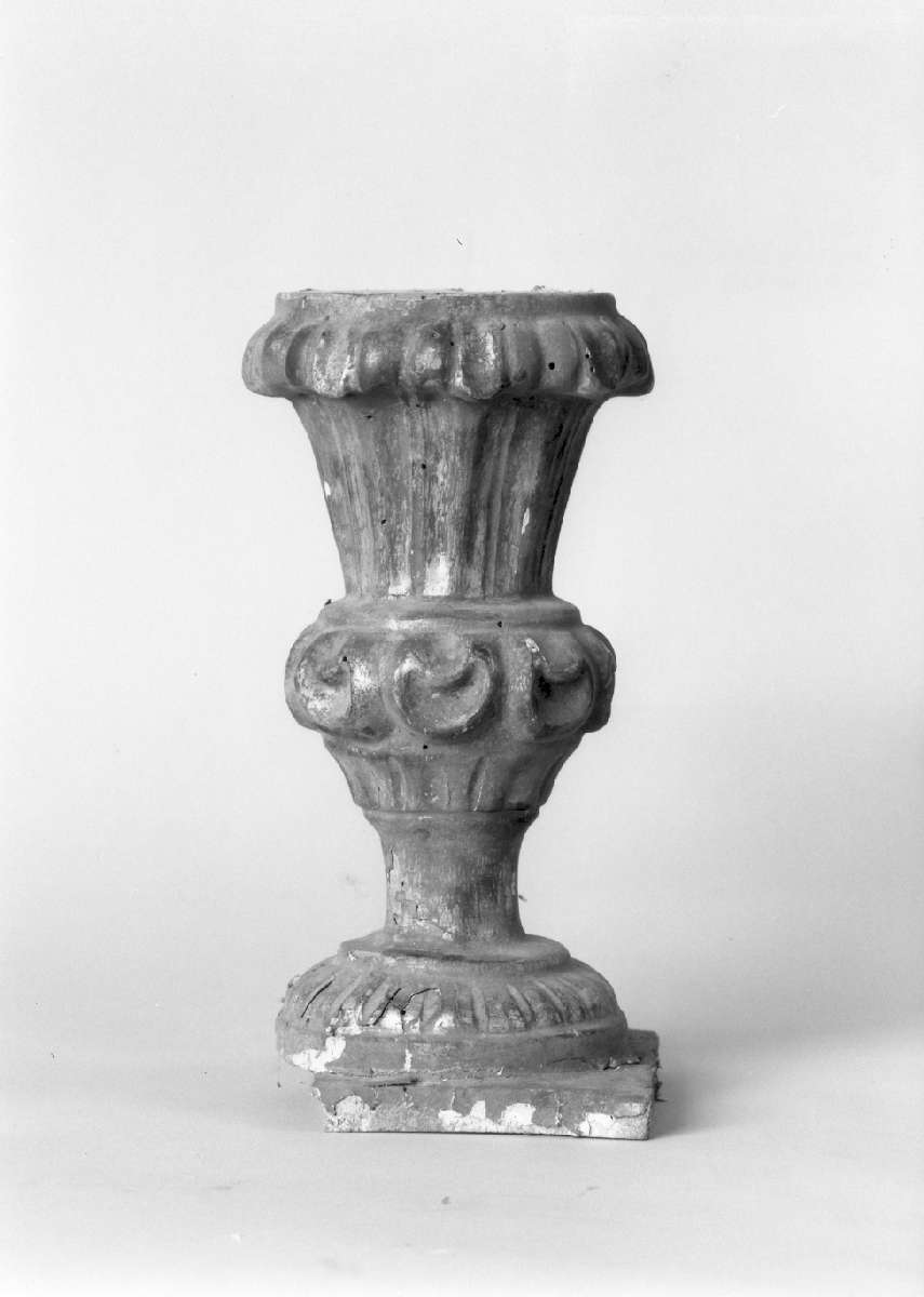 vaso d'altare con composizione floreale, serie - manifattura modenese (prima metà sec. XIX)