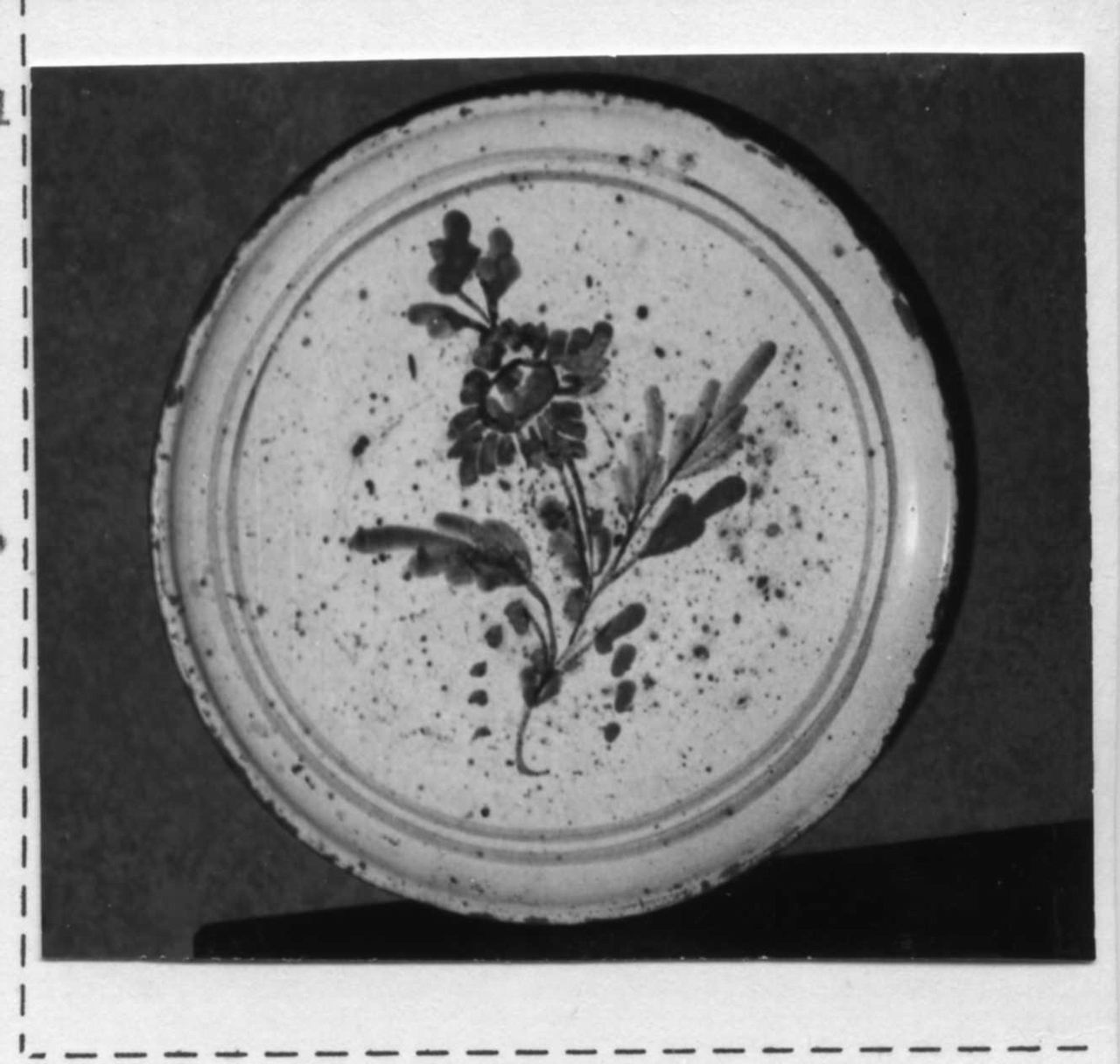 motivo decorativo floreale (piatto) - bottega bassanese (?) (inizio sec. XIX)
