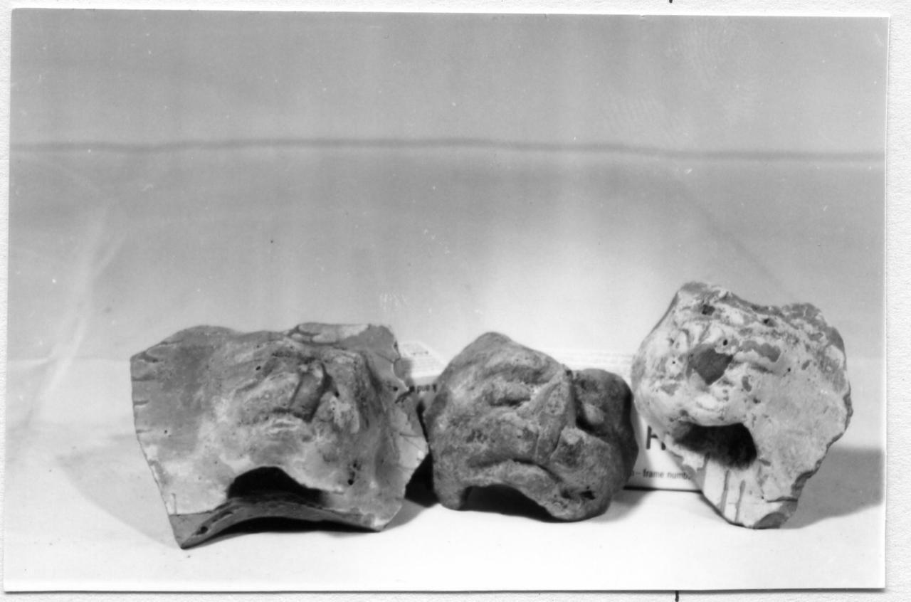 protome leonina (boccale, frammento) - bottega carpigiana (inizio sec. XVII)