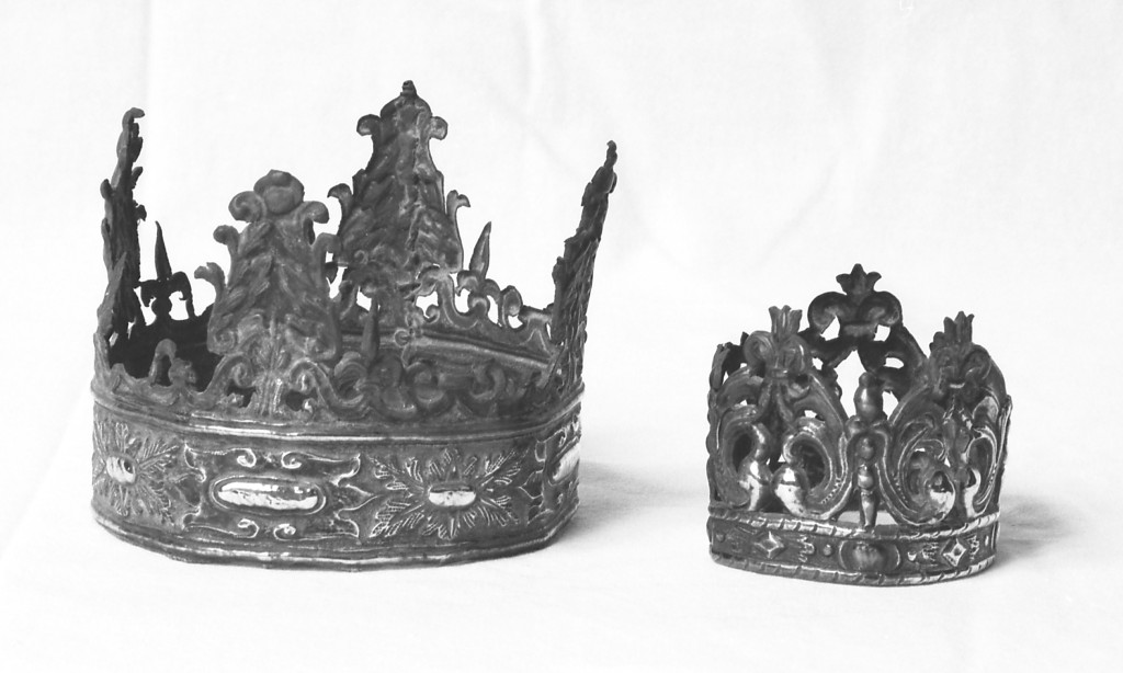 corona da statua, insieme - bottega modenese (fine/inizio secc. XVII/ XVIII)