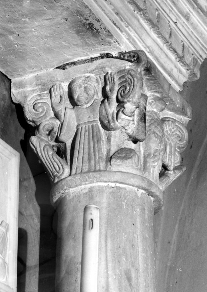 motivi decorativo con aquila e figura orante (capitello) - ambito lombardo (sec. XI)