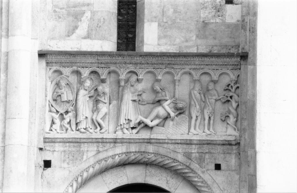 Dio in mandorla; creazione di Adamo ed Eva; Peccato Originale (rilievo) di Wiligelmo (secc. XI/ XII)