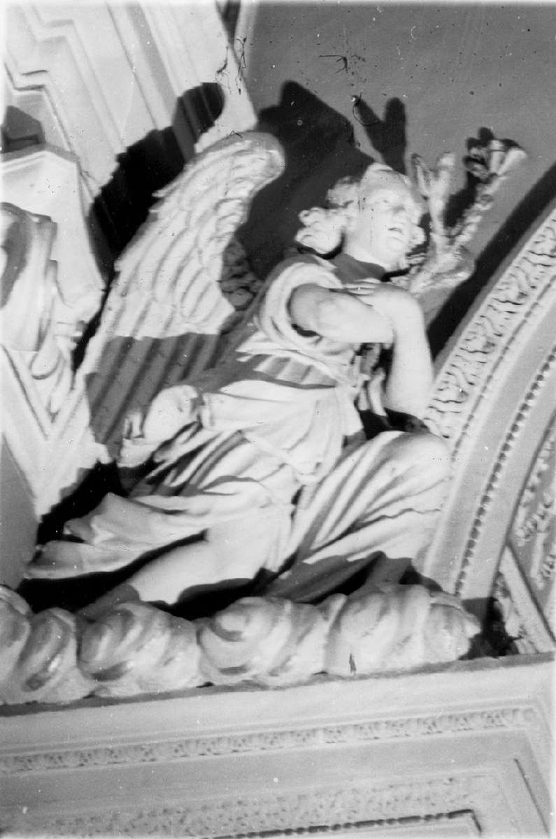 angelo annunciante (decorazione plastica, complesso decorativo) - manifattura sassolese (metà sec. XVII)