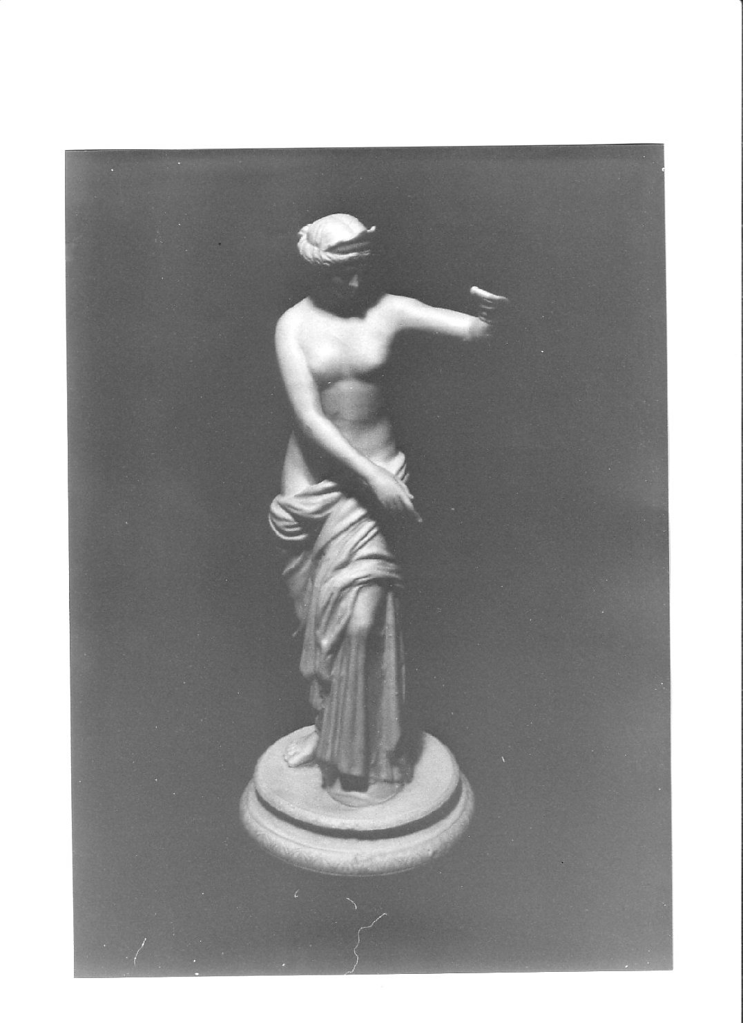 Figura femminile (statuetta, opera isolata) - produzione italiana (fine/inizio secc. XIX/ XX)