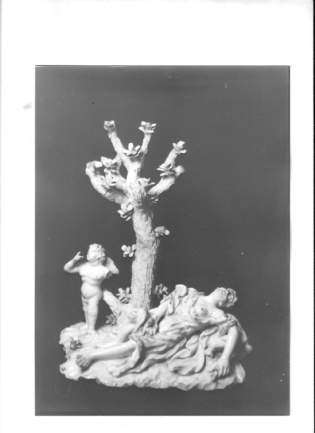 Figure e albero (gruppo scultoreo, opera isolata) - manifattura campana (prima metà sec. XIX)