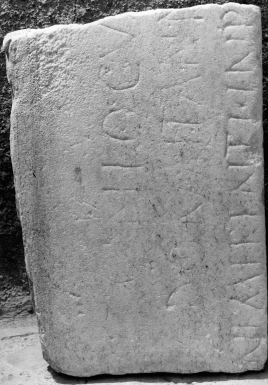 lapide tombale - ambito romano (secc. IX/ X)