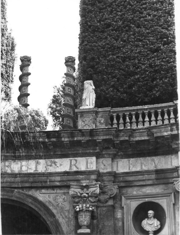 Figura femminile (statua) - ambito romano (sec. XVII)