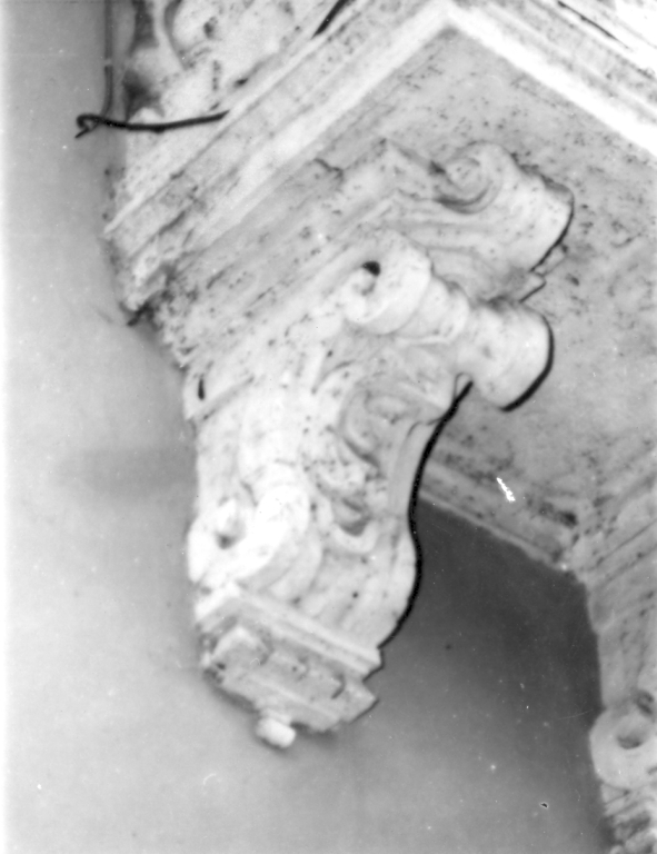 mensola architettonica - a voluta - ambito romano (sec. XVI)