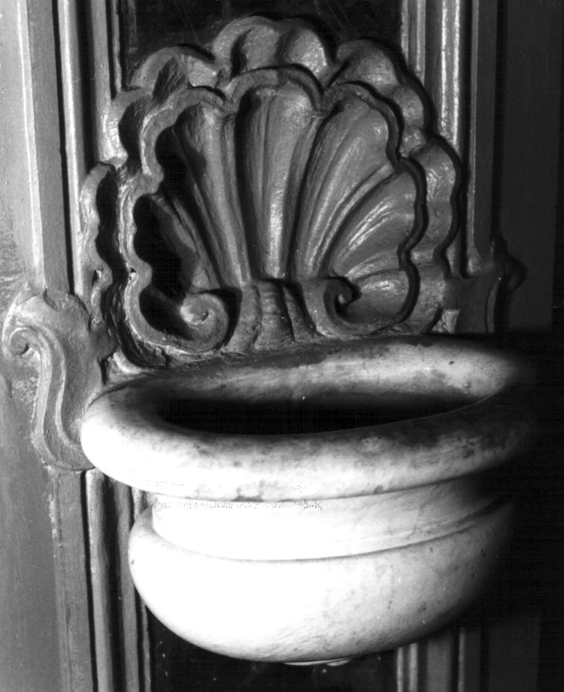acquasantiera - a conchiglia - ambito romano (seconda metà sec. XVIII)