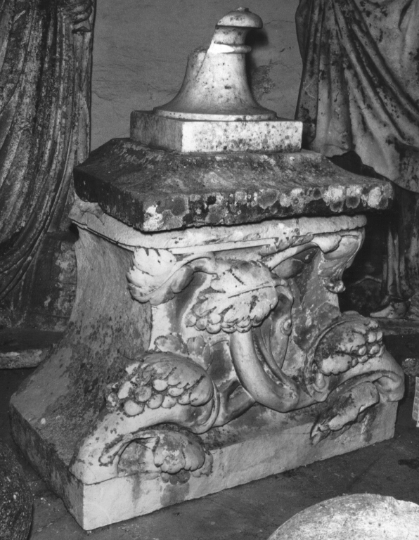 base, elemento d'insieme - ambito romano (sec. XVII)