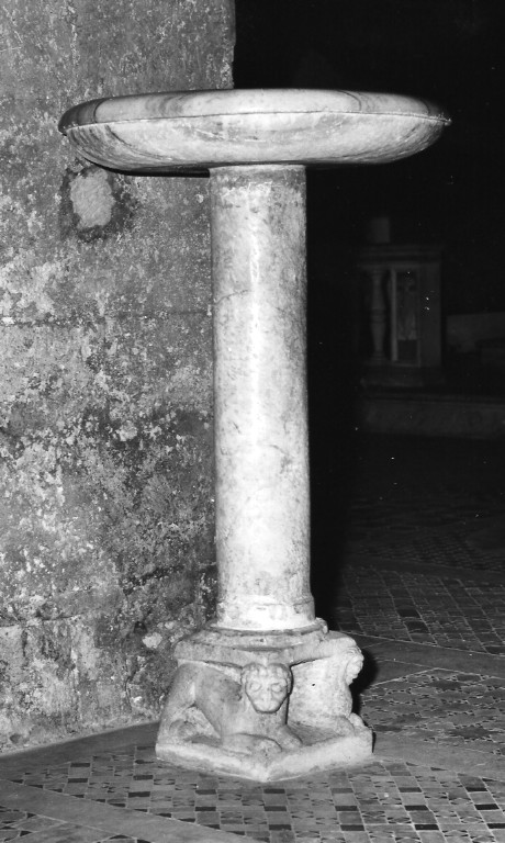 acquasantiera - a fusto - ambito laziale (sec. XIII)