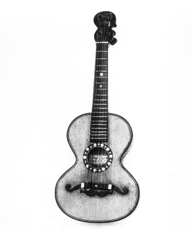 chitarra di Ceruti Enrico (sec. XIX)
