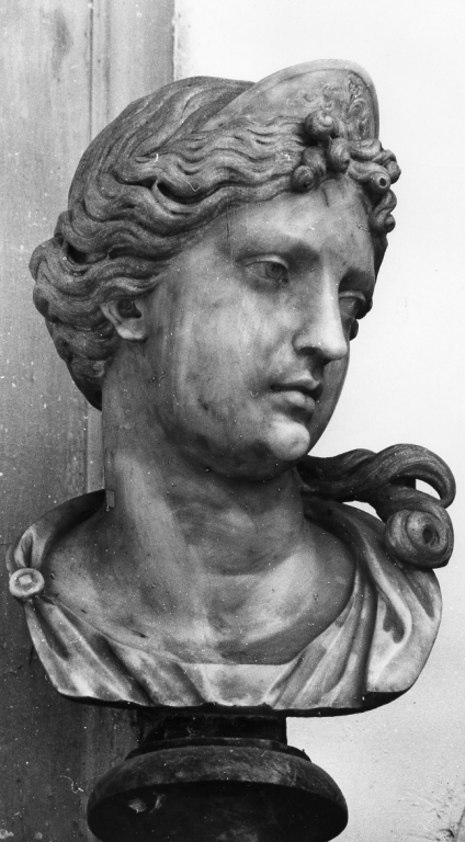 testa femminile diademata (scultura) - ambito romano (seconda metà sec. XVII)