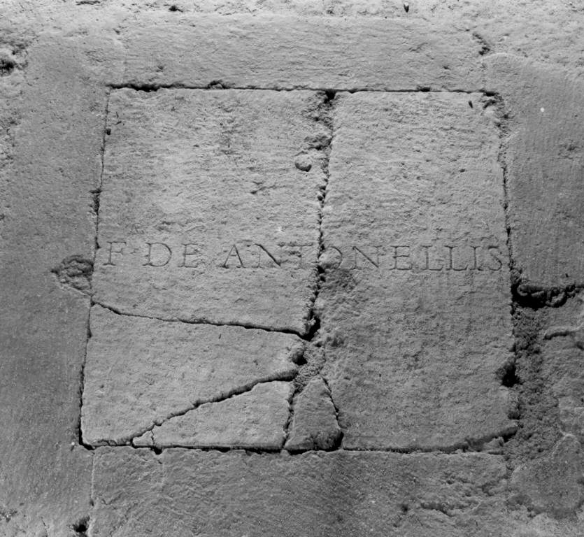 lapide tombale - ambito romano (secc. V/ X)