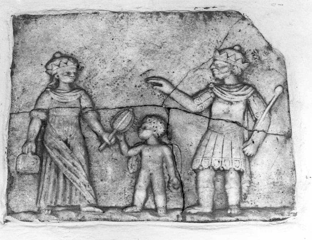 putto alato con re e regina (rilievo) - ambito laziale (secc. XIV/ XV)