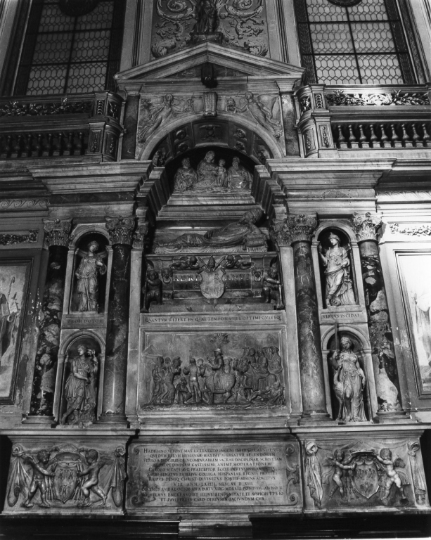 Madonna con Bambino tra i S. Pietro e Paolo (gruppo scultoreo) di Peruzzi Baldassarre (prima metà sec. XVI)