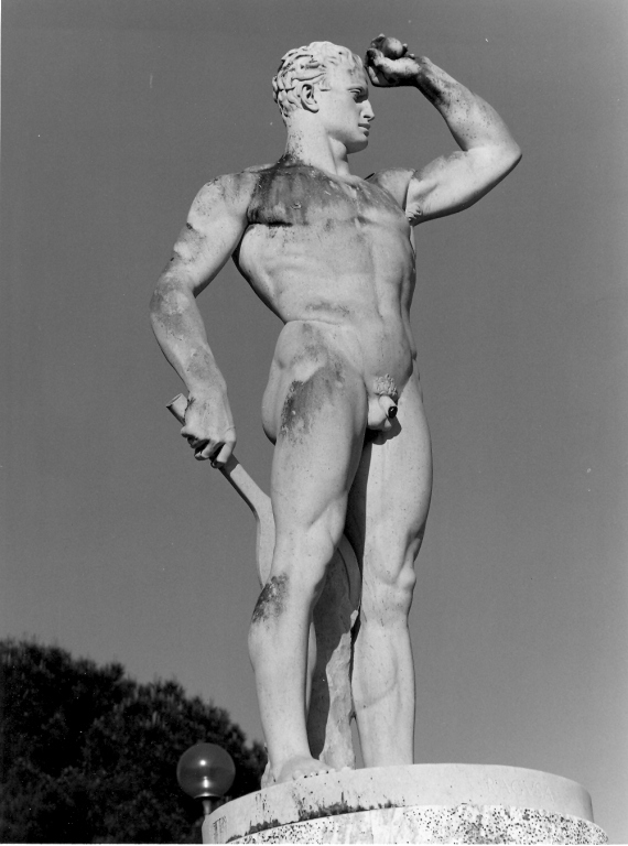 giocatore di tennis (scultura) di Buttini Aldo (sec. XX)