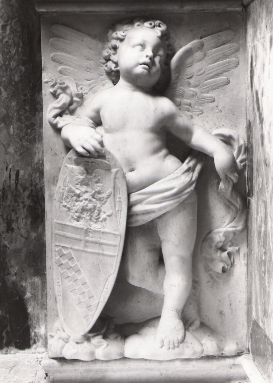 putto alato con stemma (scultura) di Romano Gian Cristofaro (cerchia) (sec. XVI, sec. XVII)