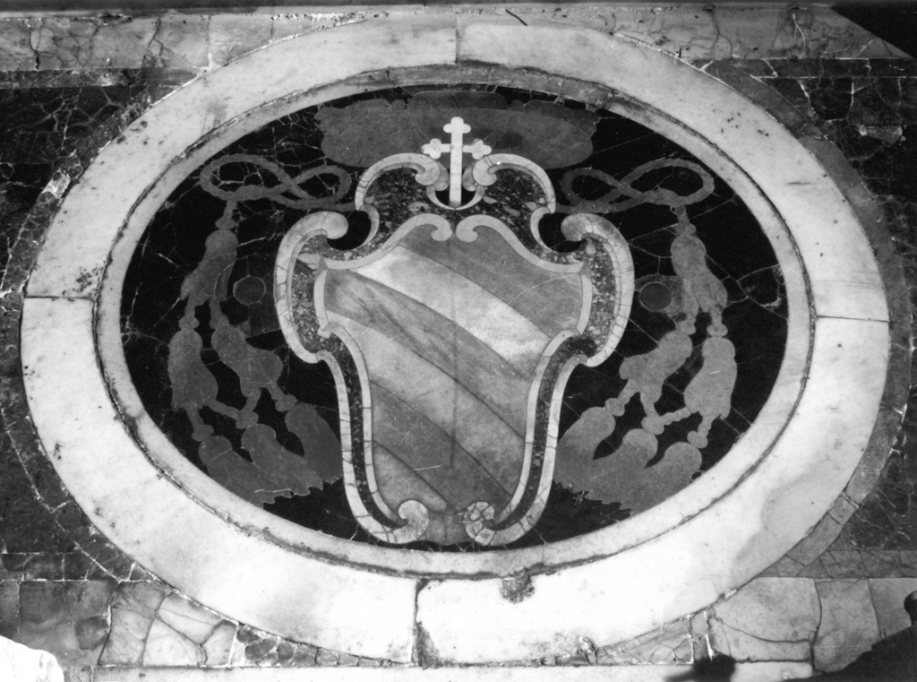 stemma cardinalizio (lastra) - ambito romano (inizio sec. XVIII)