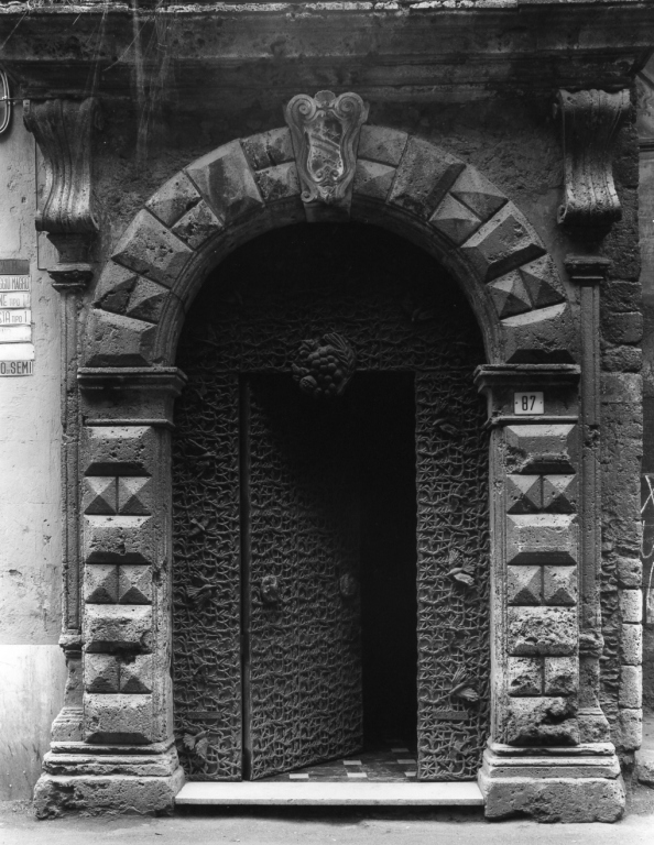 portale - ad arco ribassato - ambito laziale (sec. XVI)