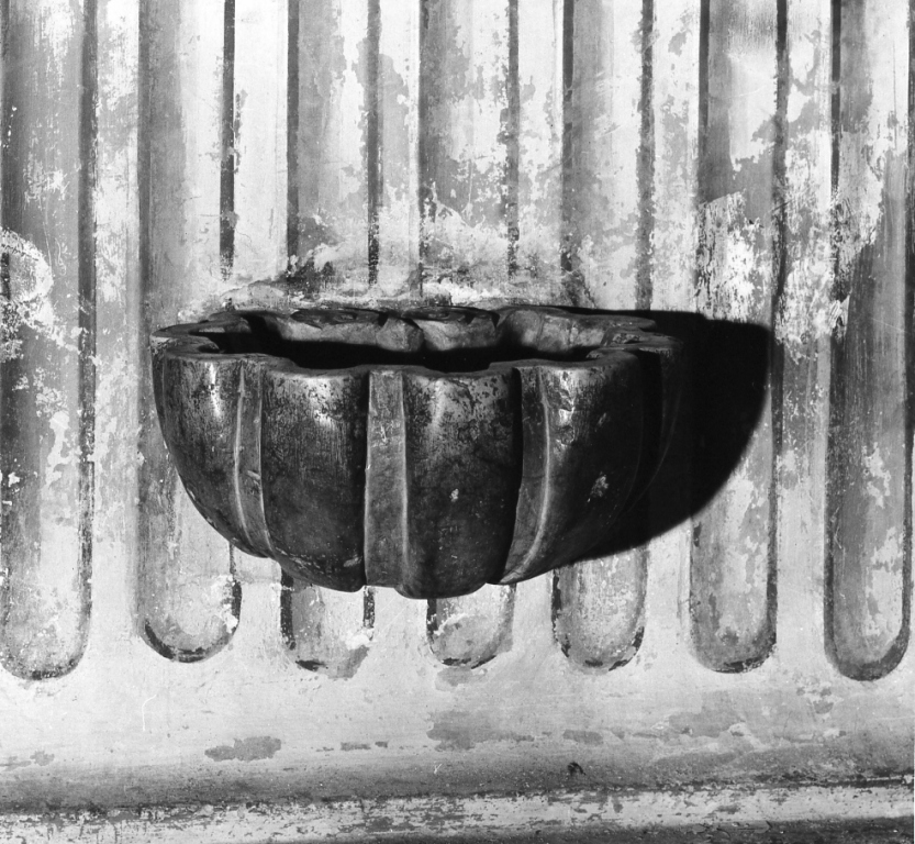 acquasantiera - a conchiglia - ambito laziale (sec. XVIII)