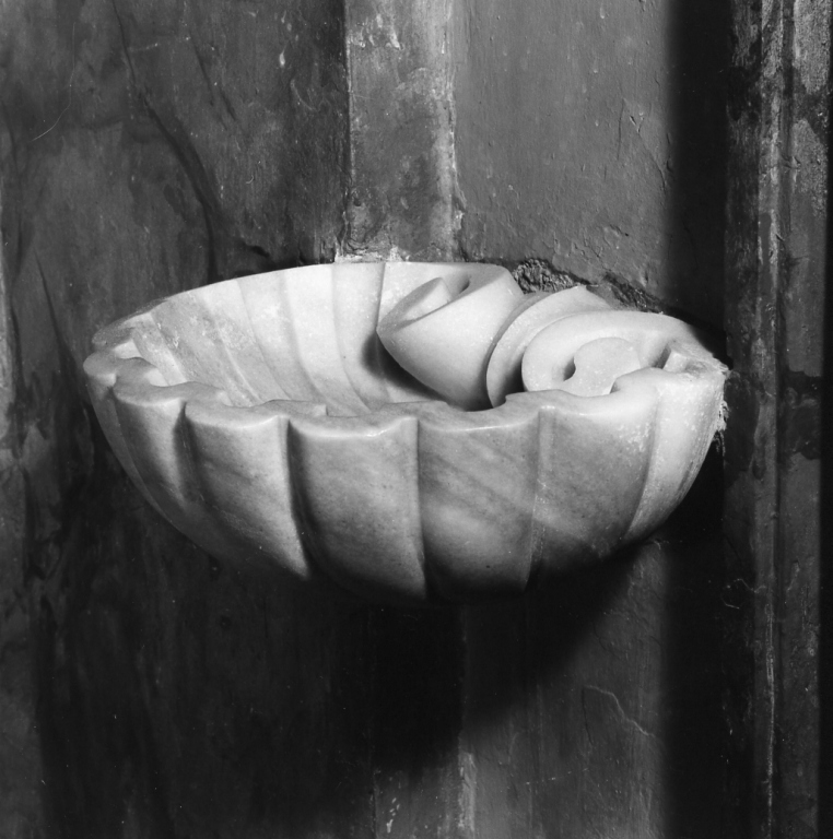 acquasantiera - a conchiglia - ambito laziale (sec. XVIII)