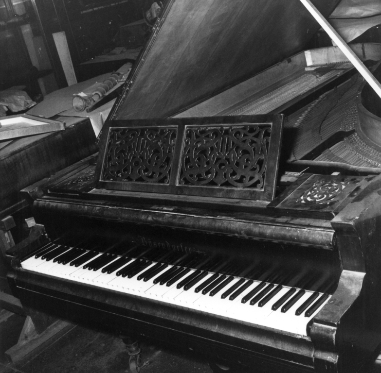 pianoforte - a coda di Bosendorfer L (sec. XIX)