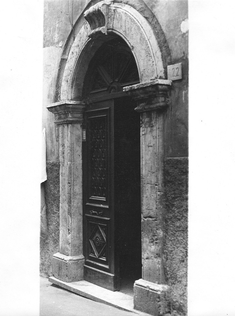 portale - ad arco - ambito laziale (sec. XVI)